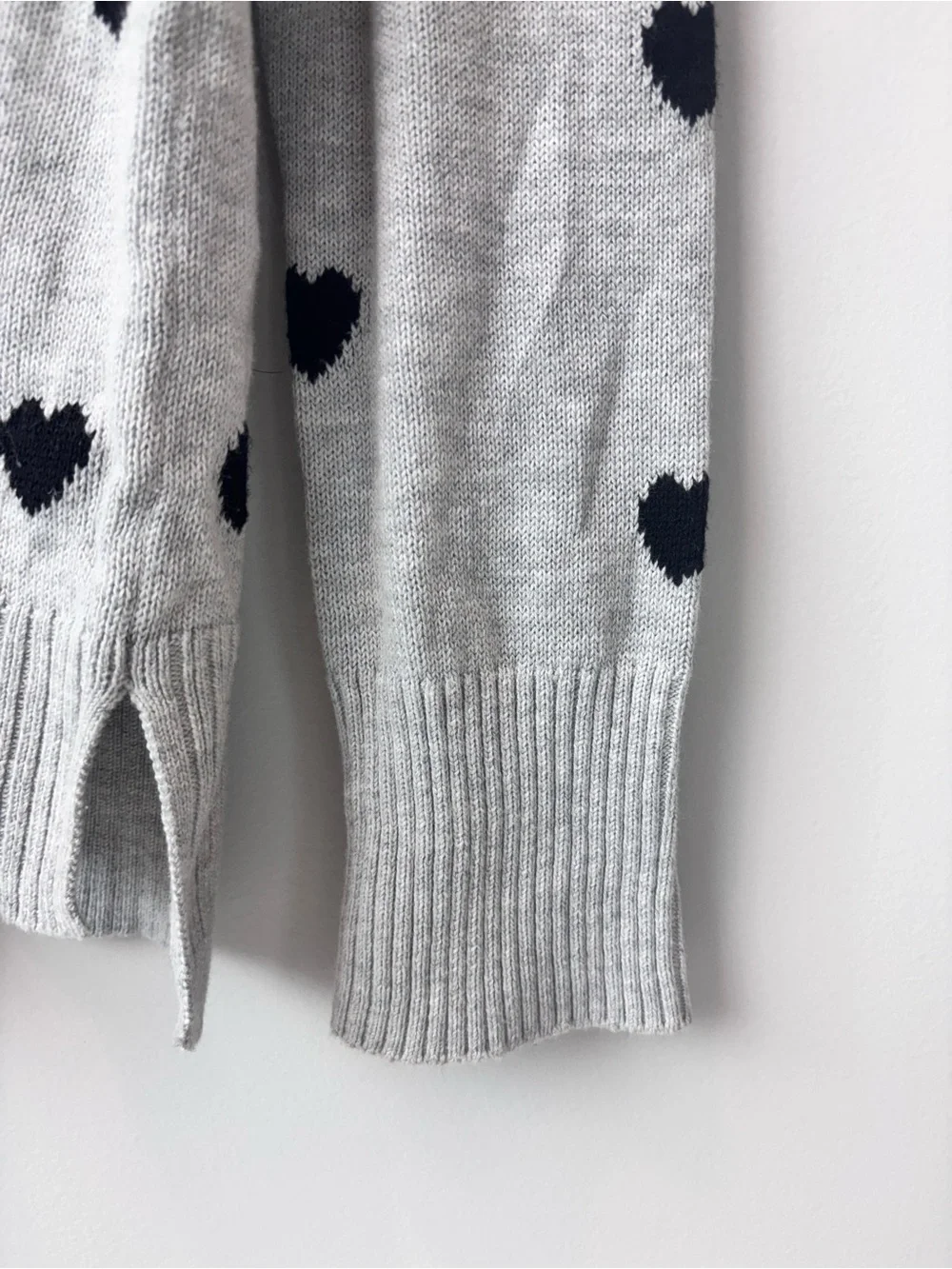 GAP Women’s Heart Print Knit Sweater – Gray & Black – Size M